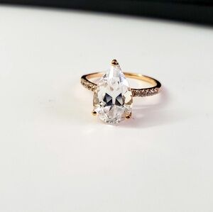 Watch Video / 14K Gold Solitaire Ring